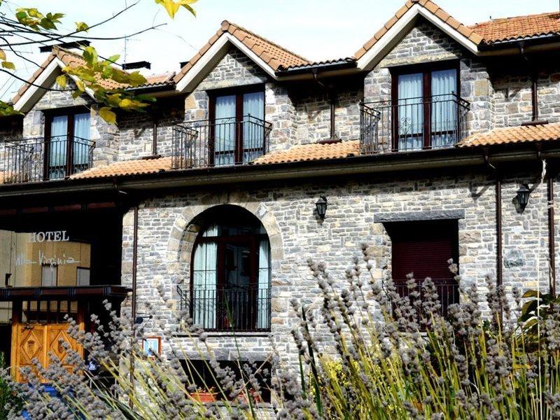 Hotel Villa Virginia Sabinanigo Bagian luar foto