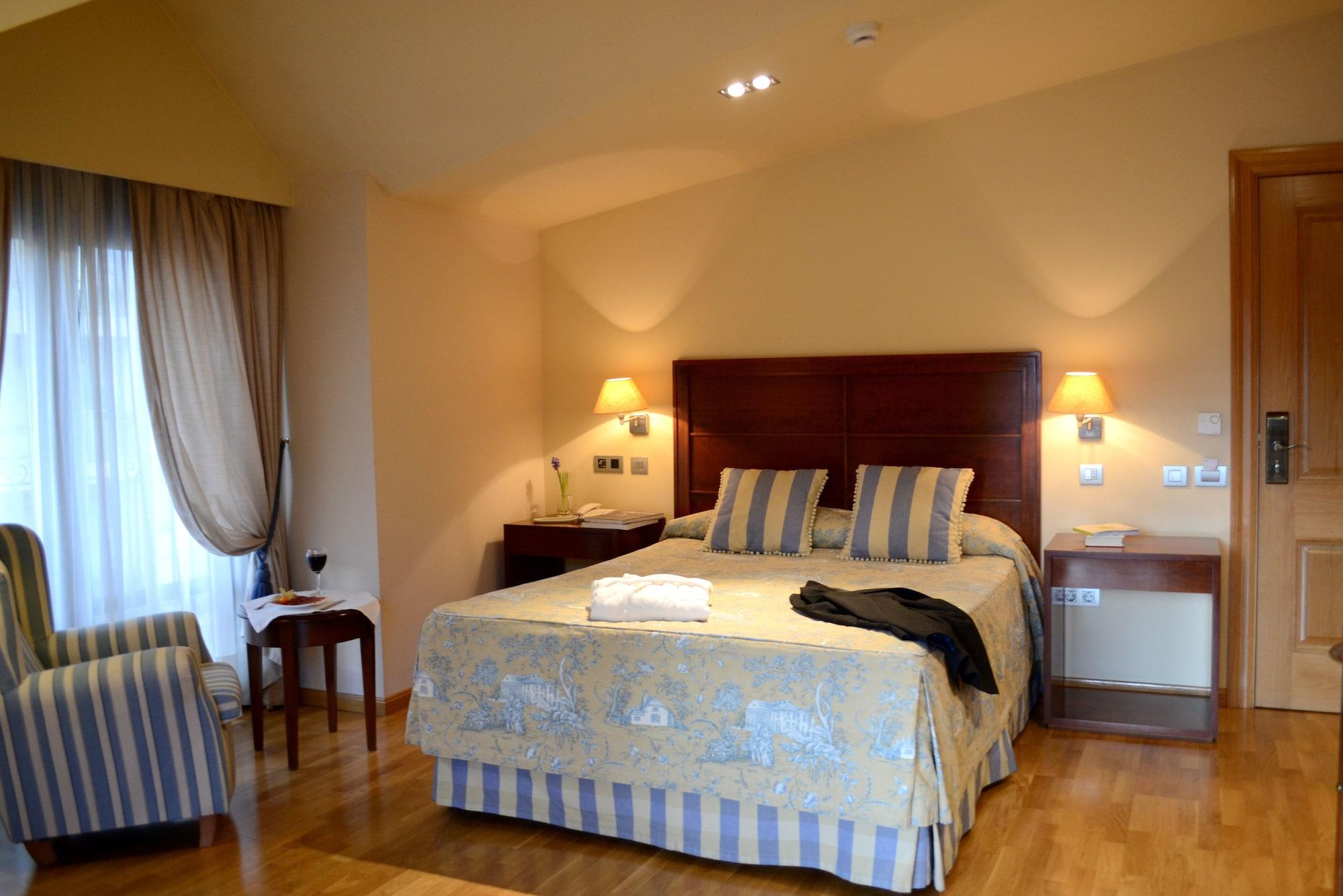 Hotel Villa Virginia Sabinanigo Bagian luar foto