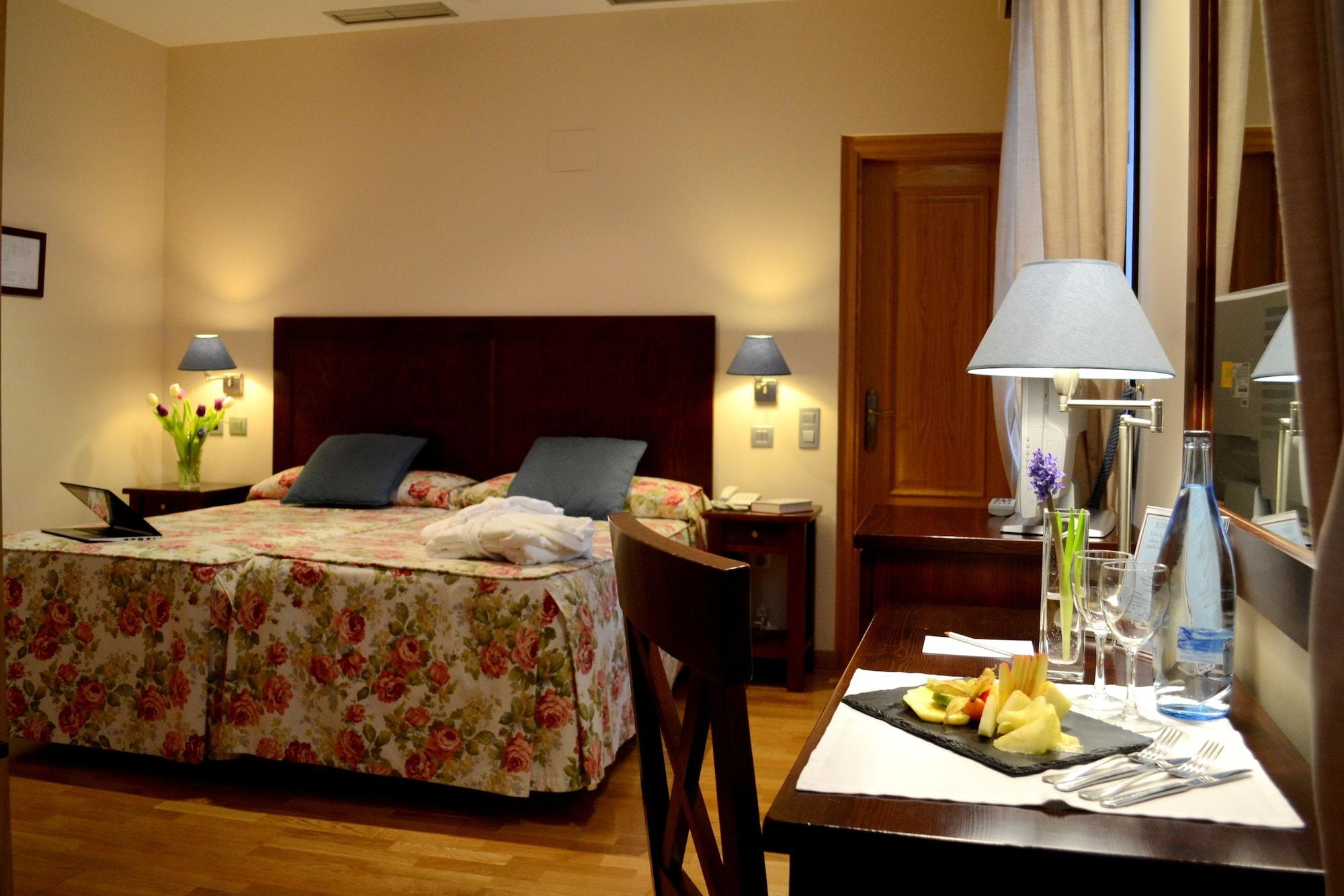 Hotel Villa Virginia Sabinanigo Bagian luar foto