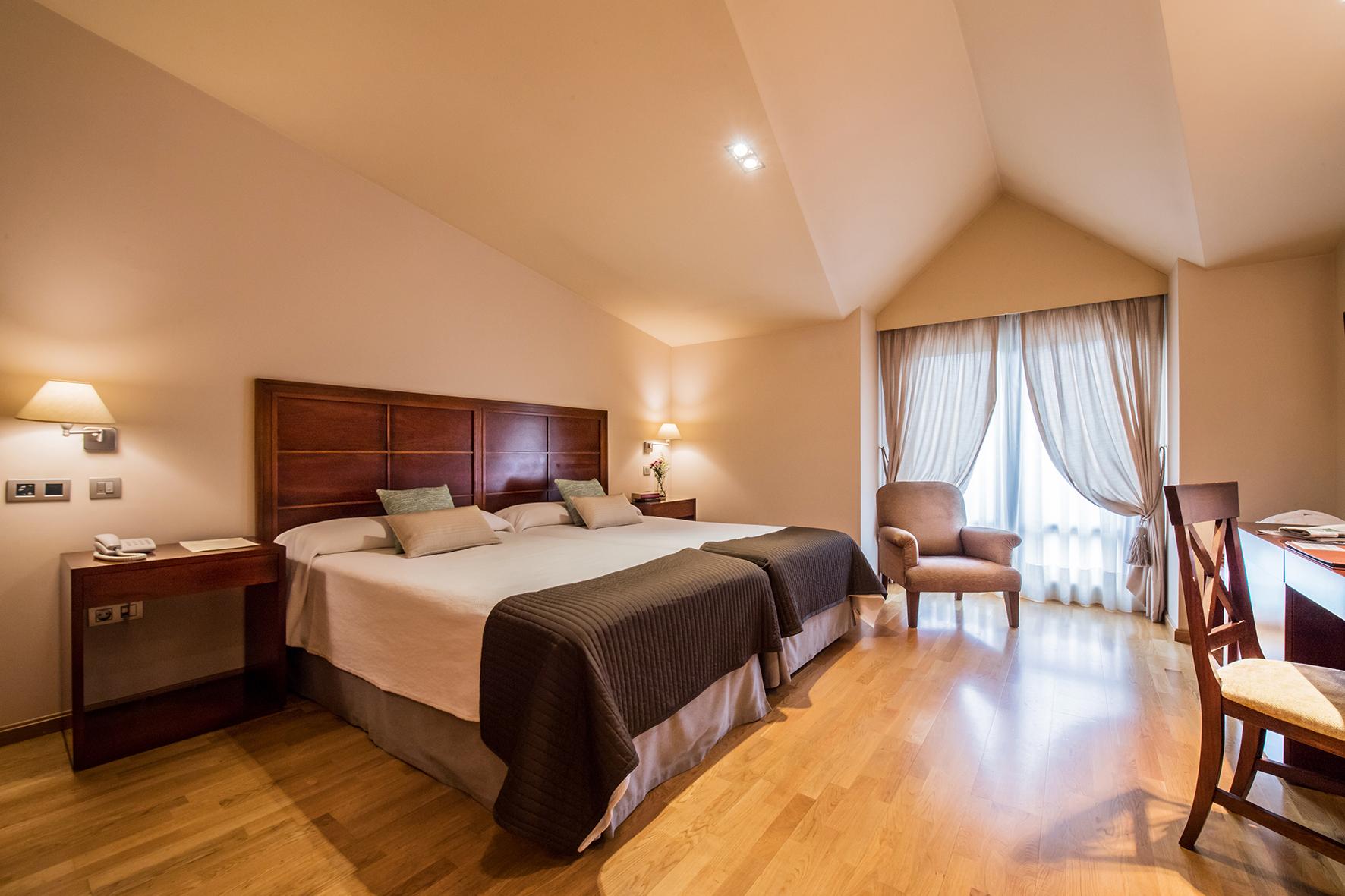Hotel Villa Virginia Sabinanigo Bagian luar foto